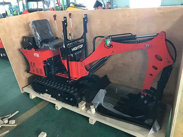 四臺HT08 挖掘機發往加拿大