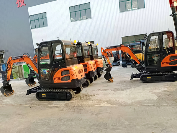 四臺1.8噸挖掘機發往歐洲